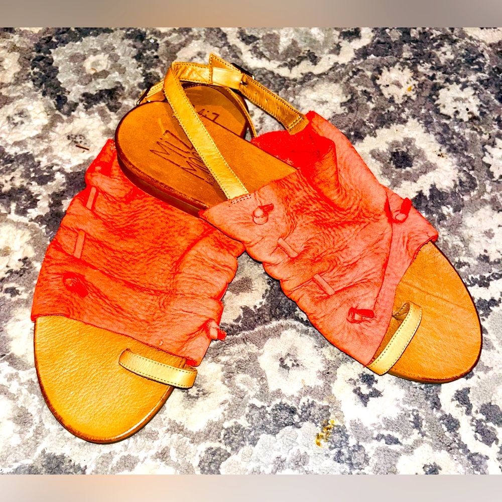 Mix  Mooz New York City  leather sandles so so cute